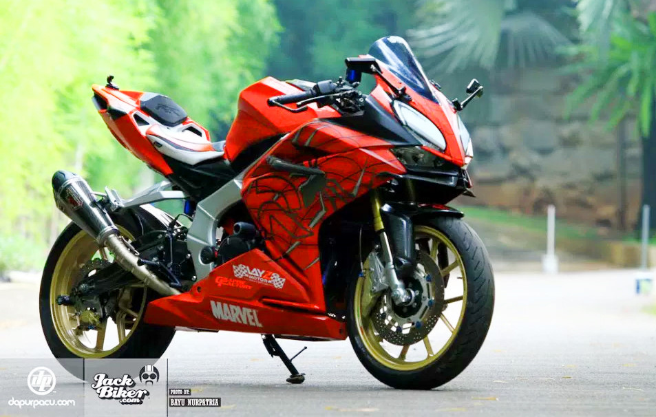 Honda CBR250RR do phong cach 'Nguoi Nhen' o Indonesia hinh anh 2