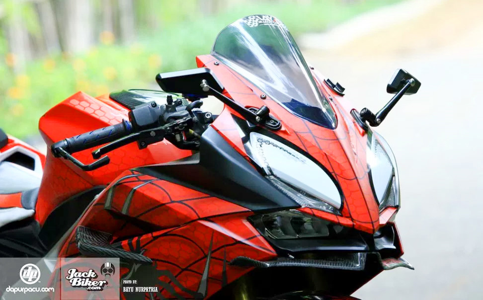 Honda CBR250RR do phong cach 'Nguoi Nhen' o Indonesia hinh anh 3