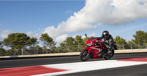 Honda CBR500R 2019 có tư thế ngồi khá thoải mái